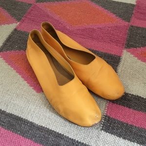 Martiniano glove flat in corn yellow